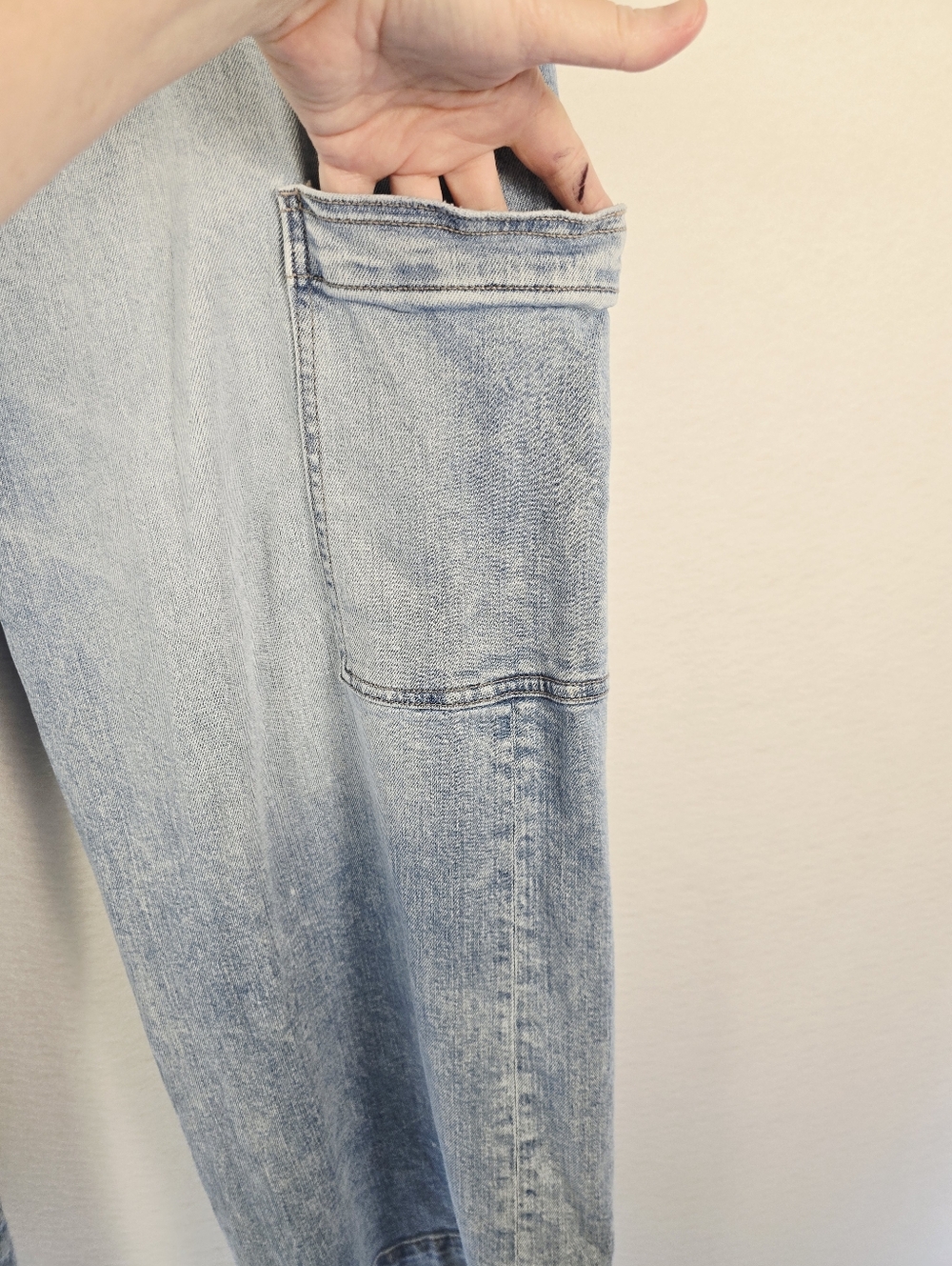 American Eagle High Waist Baggybwide Leg Stretch Light Wash Jeans. Ladies 16 - Picture 3 of 16